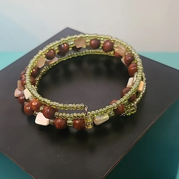 2 Bracelets - Picture 4 of 4